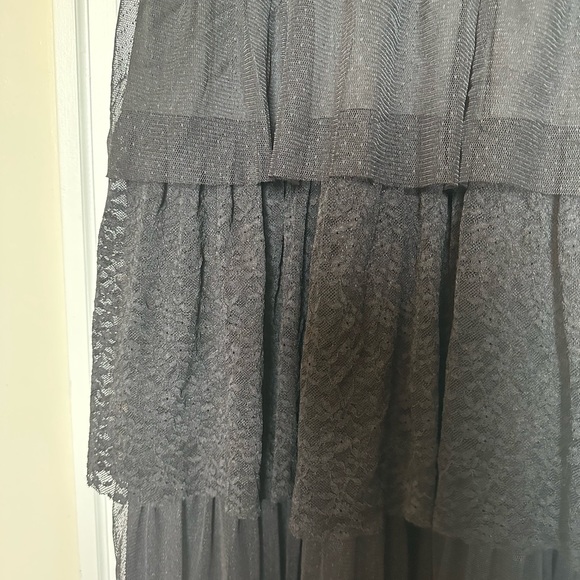 Sleeveless maxi lace dress - Picture 4 of 5